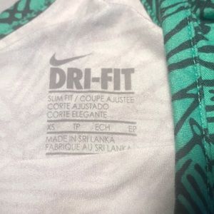Nike dri-fit tank lot of 2 small XS